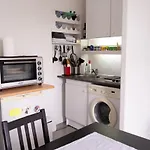 Beautiful Design And Bright Apt In The 8Th Paris