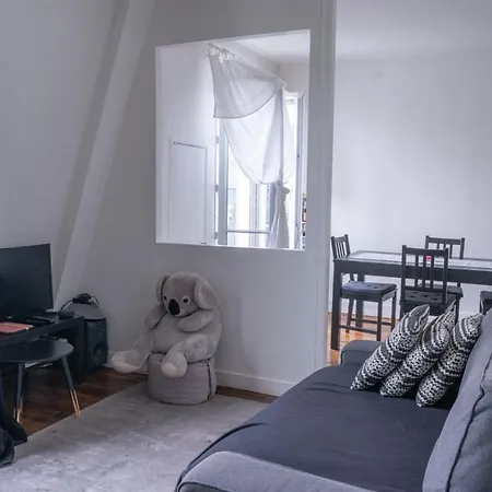 Beautiful Design And Bright Apt In The 8Th Paris Appartamento